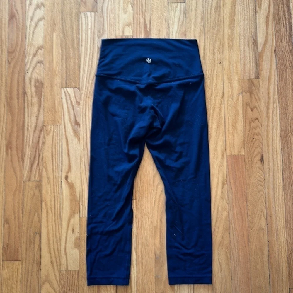 Lululemon sz 6 Align Crop 21